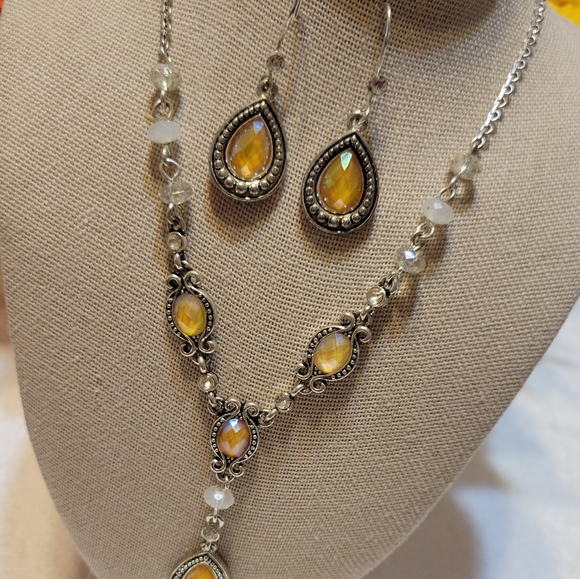Avon 2007 Village pastel Necklace and earring set. Yellow tear drop pendant - Picture 3 of 7